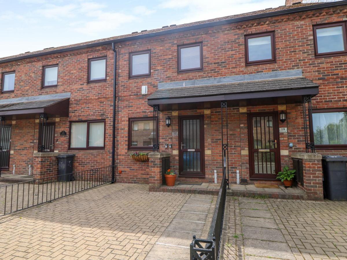 Villa 17 Fewster Way à York Extérieur photo